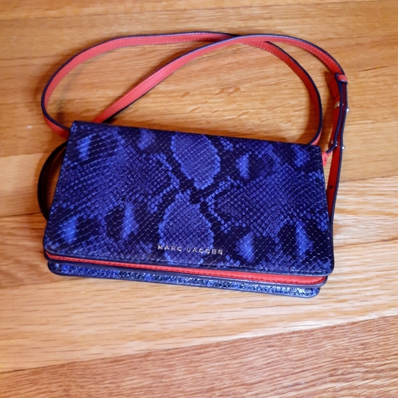 Marc Jacobs Handbags - MARC JACOBS SNAKESKIN EMBOSSED LEATHER CROSSBODY SZ OS marc jacobs
